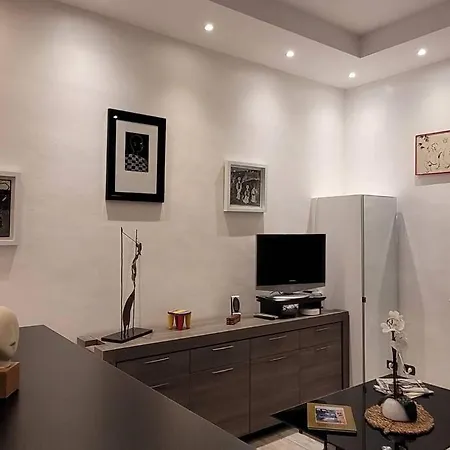 Gustave, Confort Avec Balcon Centre Apartment