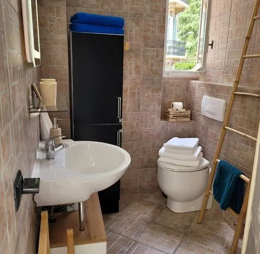 Gustave, Confort Avec Balcon Centre *