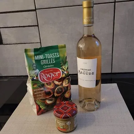 Gustave, Confort Avec Balcon Centre *